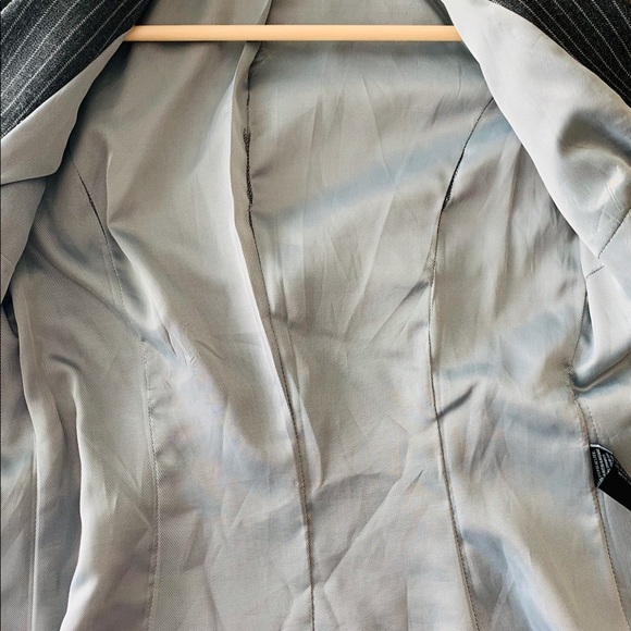 Suzy Shier Double Lapel Grey Pinstripe Blazer - Picture 14 of 16